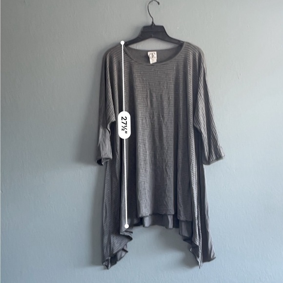 Carol Turner collection gray striped front flowing bottom shirt size S/M - Picture 6 of 7